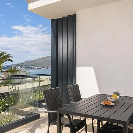 Apartamento Palm Springs Trogir