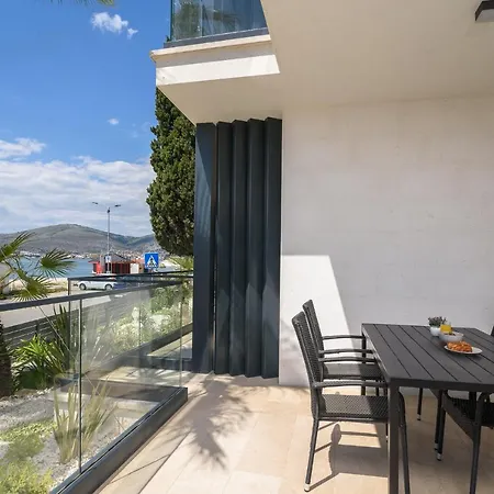 Palm Springs Apartment